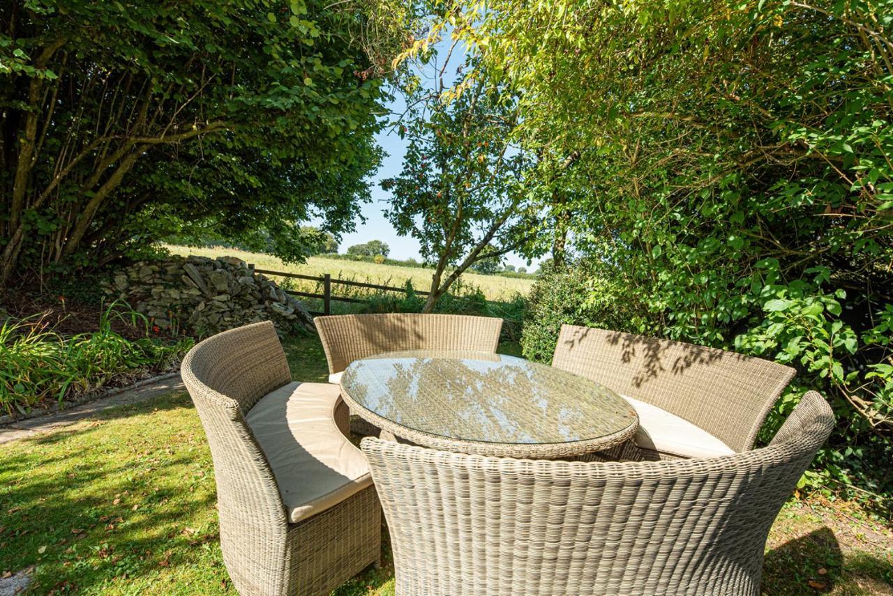 Wisteria View With Hottub & Cabin Sleeps 20 Chippenham  Zewnętrze zdjęcie
