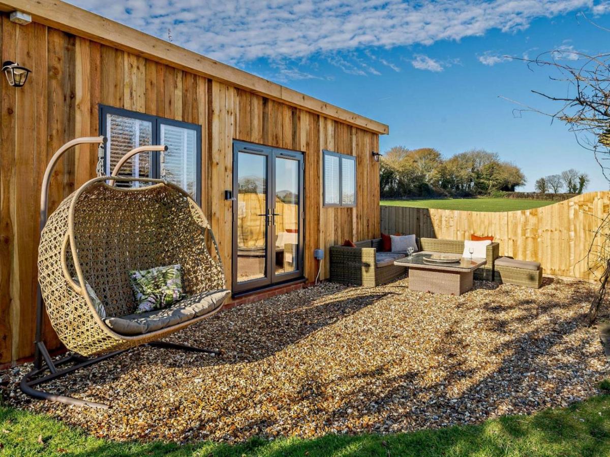 Wisteria View With Hottub & Cabin Sleeps 20 Chippenham  Zewnętrze zdjęcie